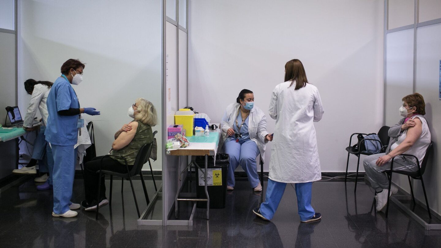 con el 75 de poblacion vacunada contra covid se lograria inmunidad masiva expertos Con el 75 de población vacunada contra Covid se lograría inmunidad masiva expertos |