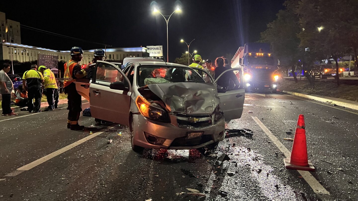 conductores provocan accidentes automovilisticos aparatosos en la capital de queretaro Conductores provocan accidentes automovilísticos aparatosos en la capital de Querétaro |