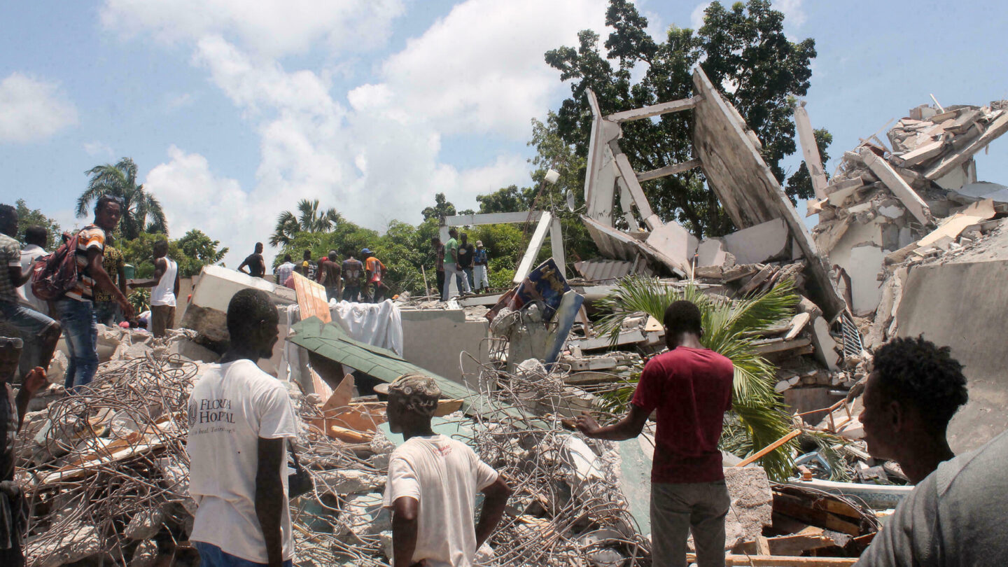 crece la tragedia ante fenomenos naturales en indonesia y haiti Crece la tragedia ante fenómenos naturales en Indonesia y Haití |