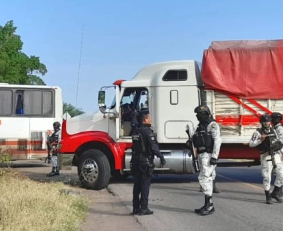 despliegue-de-fuerzas-federales-y-la-guardia-civil-de-michoacan-para-liberar-bloqueos-carreteros-en-buenavista-y-apatzingan | México Ahora