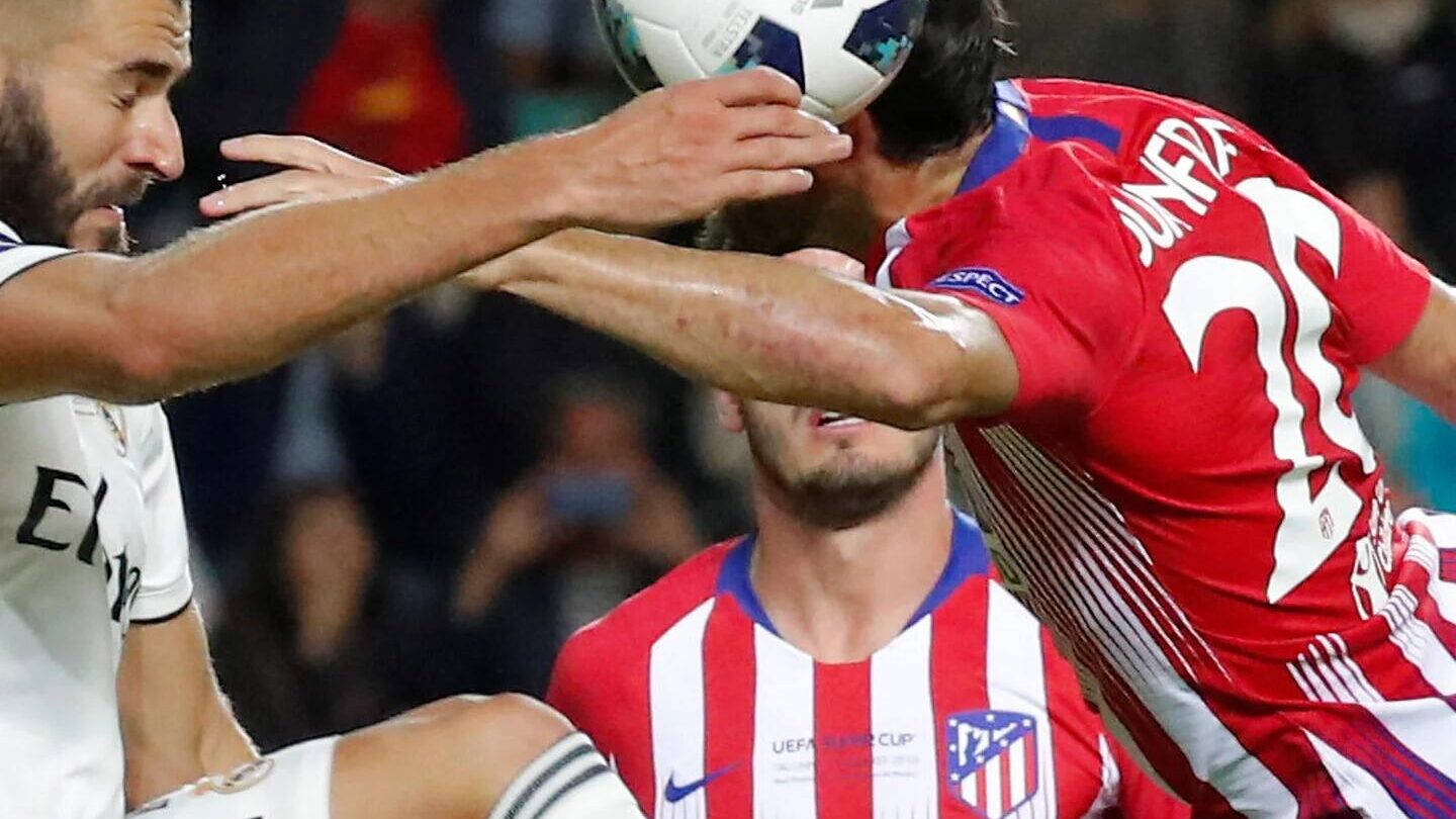 el absurdo penal del atletico madrid que le regalo la ventaja parcial al real en la supercopa europea El absurdo penal del Atlético Madrid que le regaló la ventaja parcial al Real en la Supercopa europea |