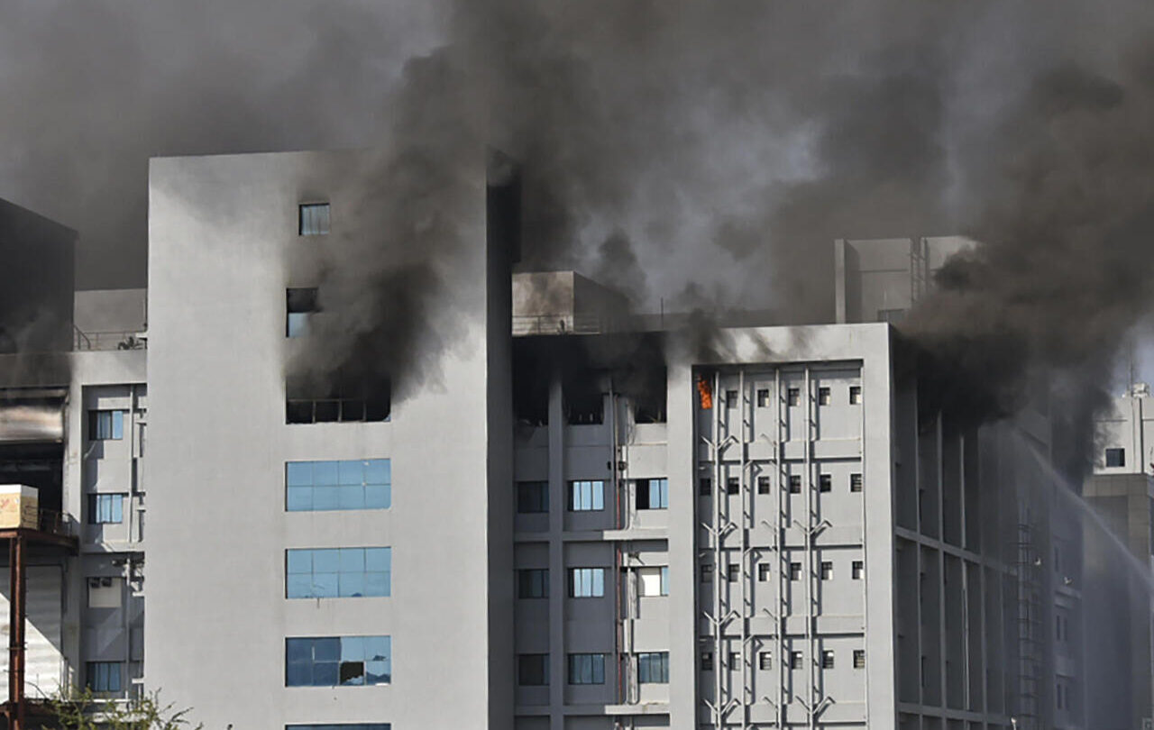 incendio en fabrica de vacunas de india Incendio en fábrica de vacunas de India |