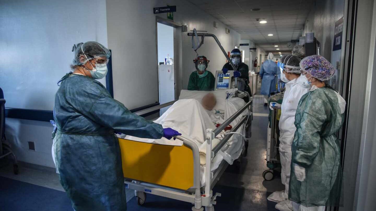 italia suma 8561 nuevos contagios y 420 muertes en 24 horas Italia suma 8561 nuevos contagios y 420 muertes en 24 horas |