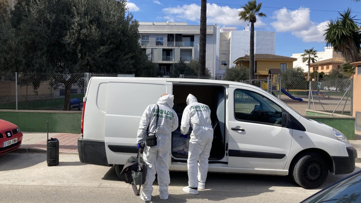 mata a su esposa y despues intenta suicidarse Mata a su esposa y después intenta suicidarse |