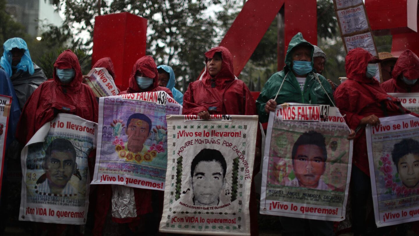 para hacer pasar restos como el de los estudiantes de ayotzinapa asesinaron a 20 indigentes Para hacer pasar restos como el de los estudiantes de Ayotzinapa asesinaron a 20 indigentes |