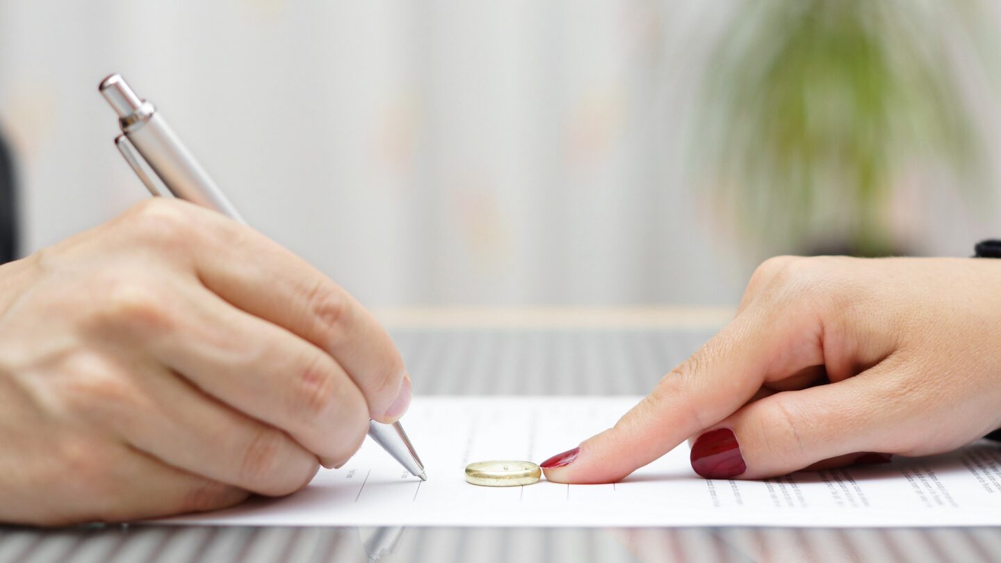 pienselo bien el divorcio supone un viaje hacia el empobrecimiento Piénselo bien El divorcio supone un viaje hacia el empobrecimiento |