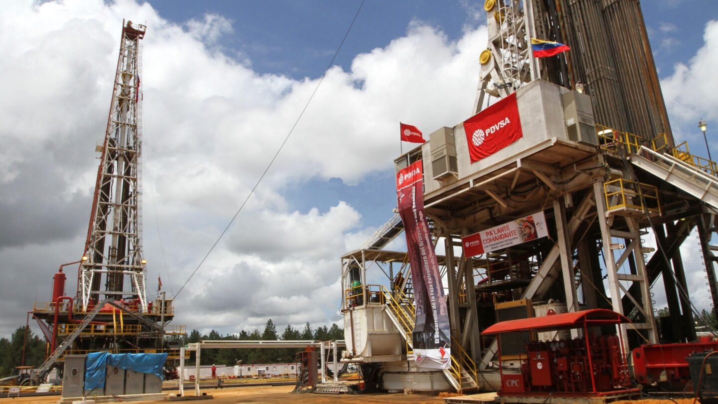 reuters venezuela regresa a acuerdos petroleros de incentivos criticados en la era chavez Reuters Venezuela regresa a acuerdos petroleros de incentivos criticados en la era Chávez |