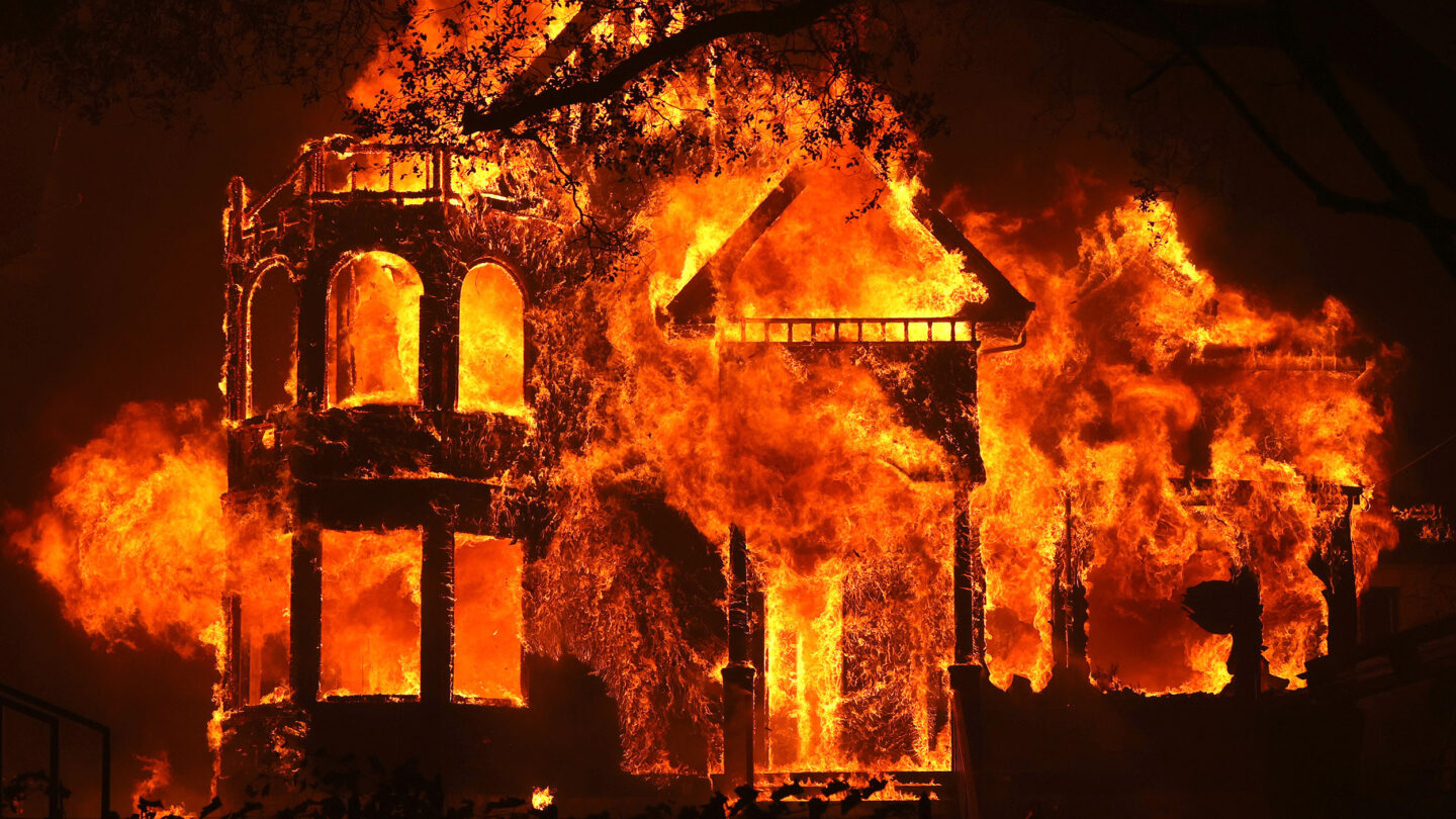 salvo de incendio a su familia que por covid 19 no pudo oler el humo Salvó de incendio a su familia que por COVID 19 no pudo oler el humo |