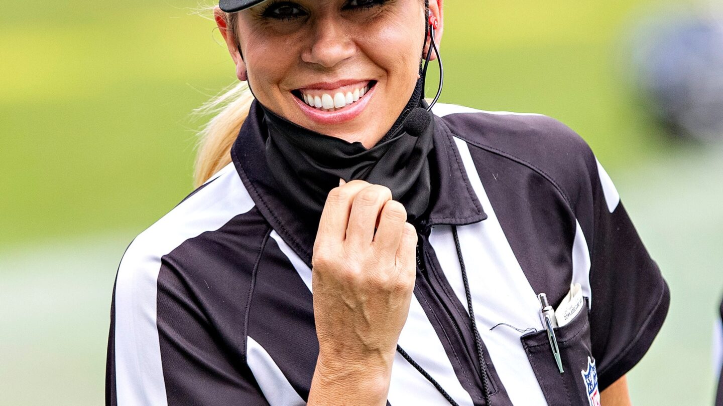 sarah thomas sera la primera mujer en oficiar un super bowl Sarah Thomas será la primera mujer en oficiar un Super Bowl |