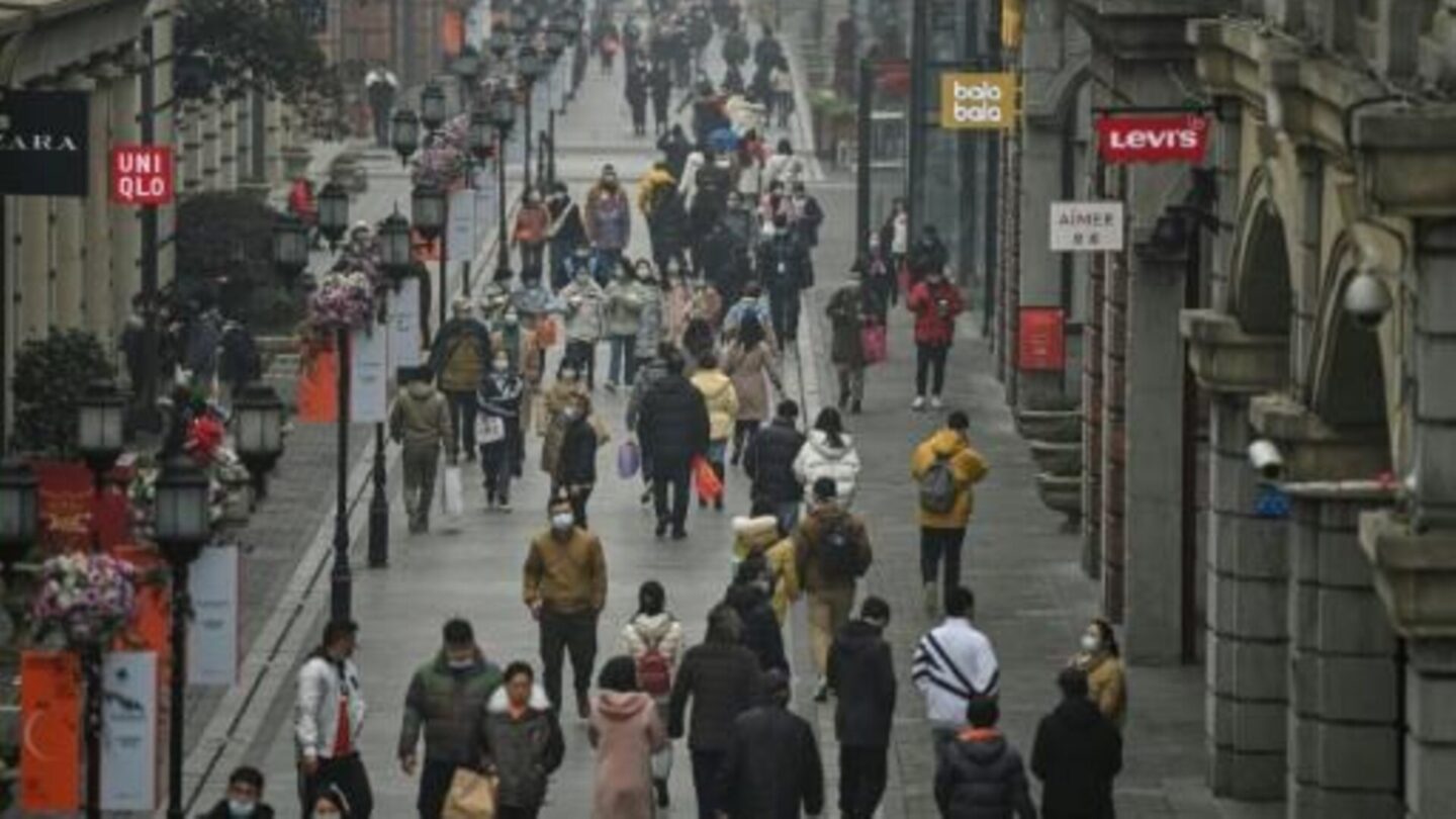un ano despues del confinamiento en wuhan la pandemia arrecia Un año después del confinamiento en Wuhan la pandemia arrecia |