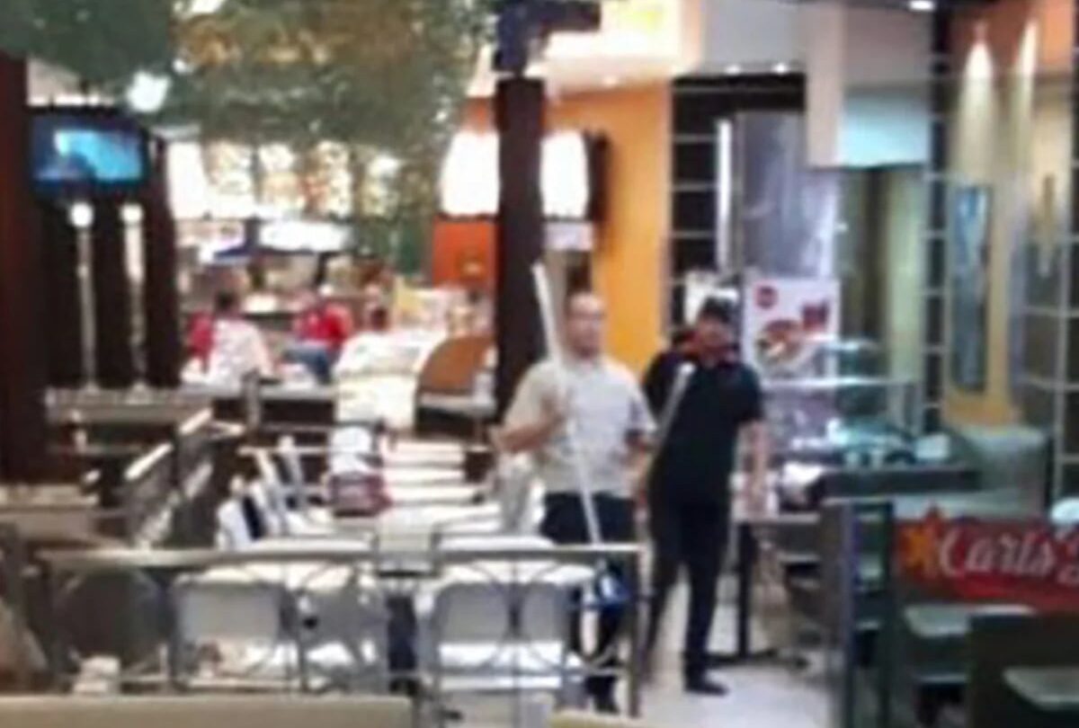 un comando disparo 144 veces contra un canadiense para asesinarlo en un centro comercial en jalisco Un comando disparó 144 veces contra un canadiense para asesinarlo en un centro comercial en Jalisco |