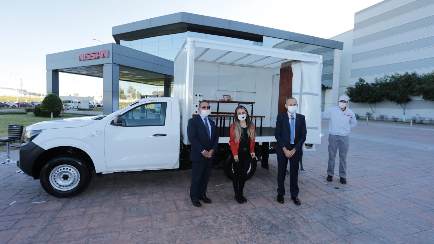 crea nissan salon movil sobre camioneta para profesora en aguascalientes Crea Nissan salón móvil sobre camioneta para profesora en Aguascalientes |