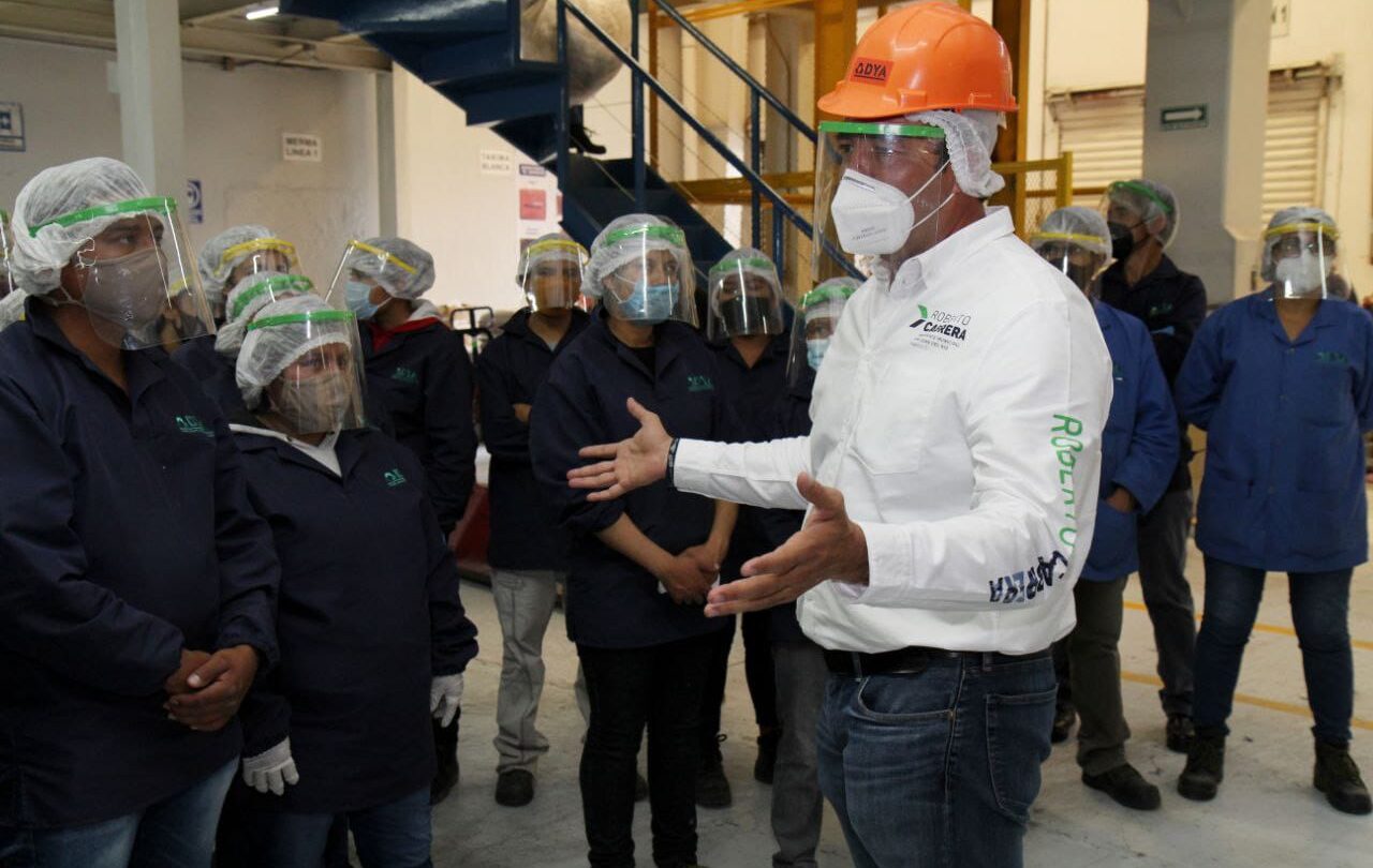 defendemos a los trabajadores y su economia familiar roberto cabrera Defendemos a los trabajadores y su economía familiar Roberto Cabrera |