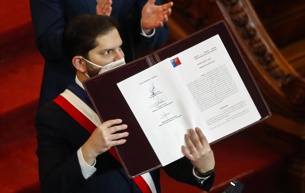 el pueblo de chile rechaza una constitucion conservadora y mantiene la carta magna actual El pueblo de Chile rechaza una Constitución conservadora y mantiene la carta magna actual |