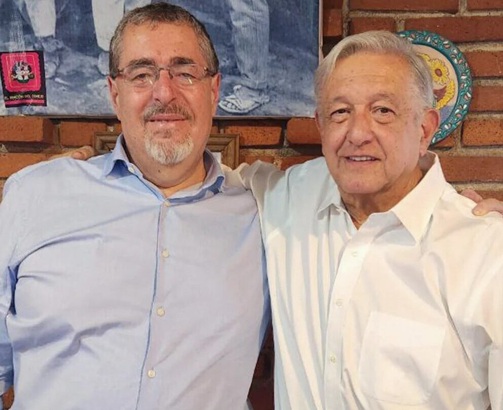 encuentro entre lopez obrador y el presidente electo de guatemala para fortalecer la unidad entre paises Encuentro entre López Obrador y el presidente electo de Guatemala para fortalecer la unidad entre países |