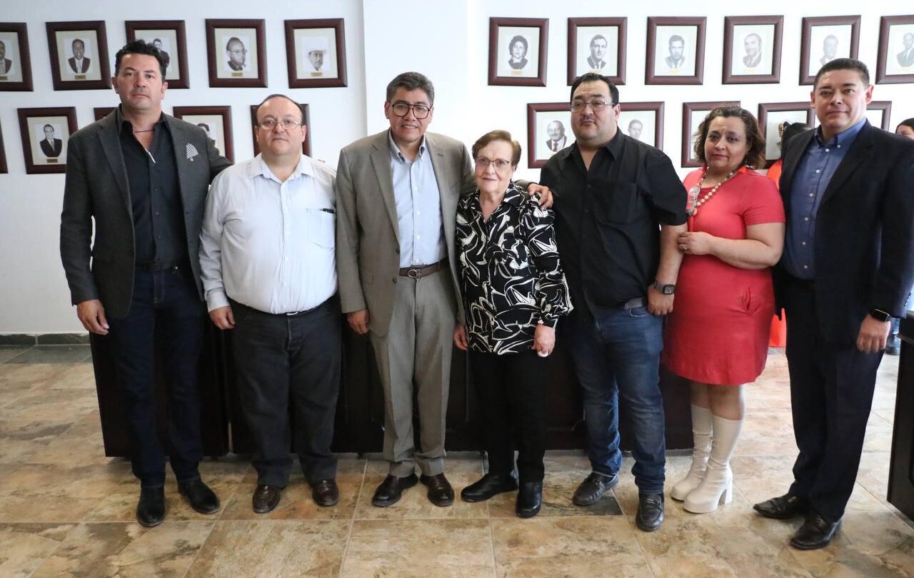 homenajeando a ismael gutierrez hermosillo el cambio de nombre de la calle tecnologico a ismael gutierrez hermosillo de la colonia universidad Homenajeando a Ismael Gutiérrez Hermosillo El cambio de nombre de la calle Tecnológico a Ismael Gutiérrez Hermosillo de la colonia Universidad |