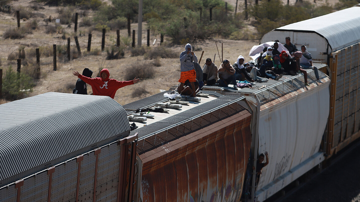 la travesia continua migrantes desafian los operativos en los trenes de mexico para llegar a ee uu La travesía continua migrantes desafían los operativos en los trenes de México para llegar a EEUU |