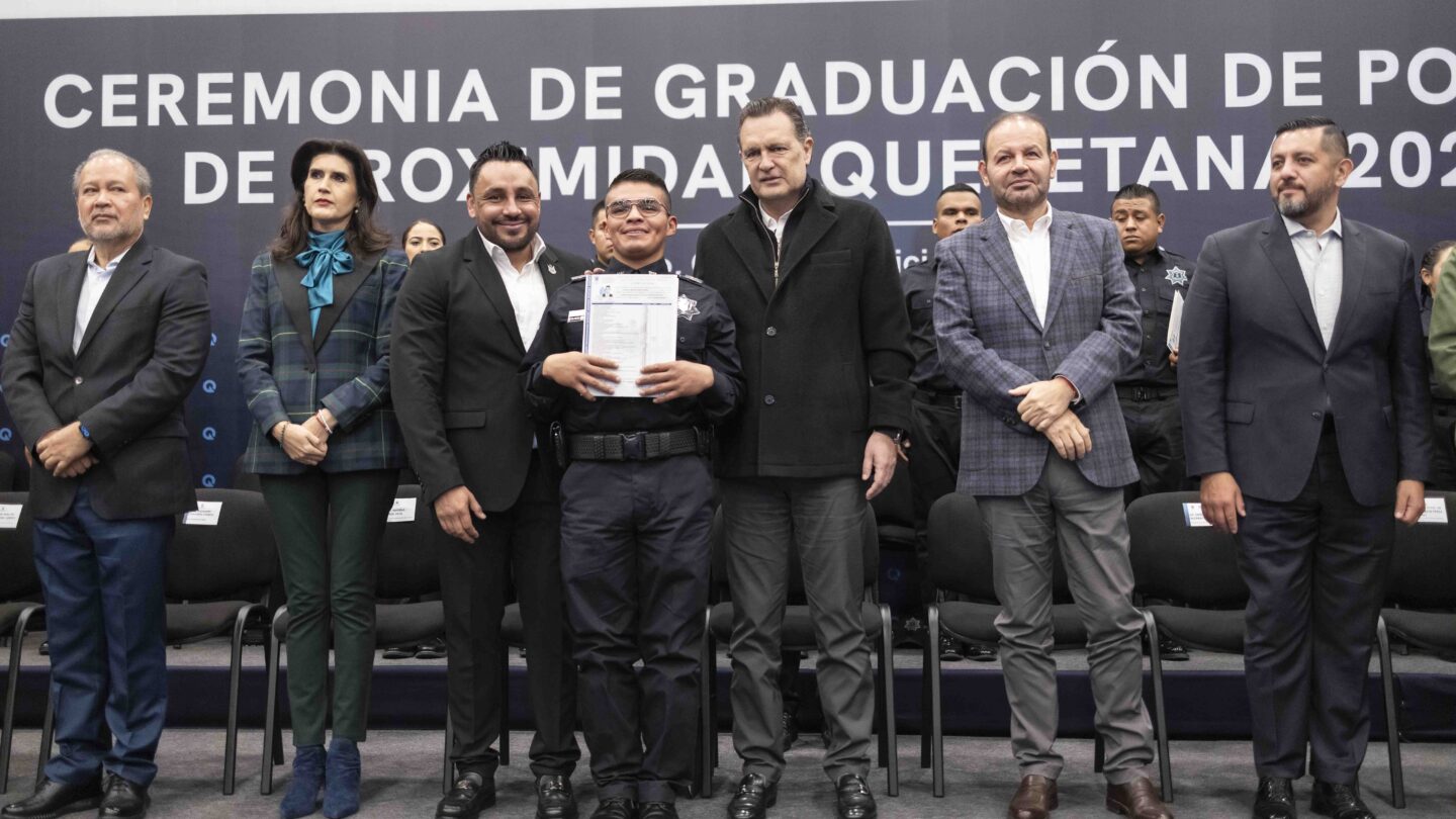 mauricio kuri encabeza la graduacion de policia de proximidad queretana 2023 destacando el compromiso con la ley y el servicio a la comunidad Mauricio Kuri encabeza la graduación de Policía de Proximidad Queretana 2023 destacando el compromiso con la ley y el servicio a la comunidad |