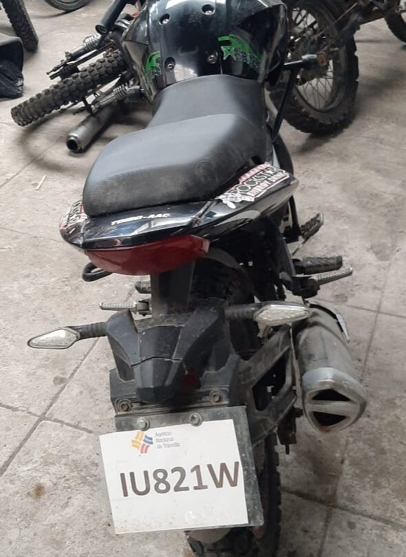 policias recuperan motocicleta reportada como robada Policías recuperan motocicleta reportada como robada |