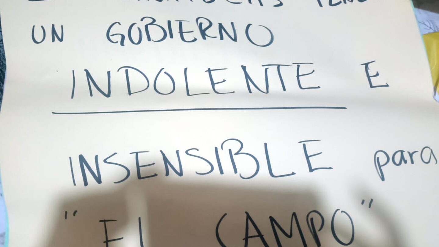 productores de frijol de zacatecas se manifiestan en el congreso del estado por la sequia en el campo Productores de frijol de Zacatecas se manifiestan en el Congreso del Estado por la sequía en el campo |