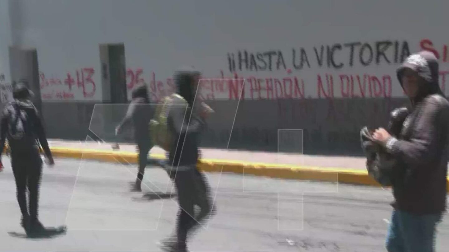 protesta violenta en el centro nacional de inteligencia encapuchados vandalizan instalaciones en conmemoracion del caso ayotzinapa Protesta violenta en el Centro Nacional de Inteligencia Encapuchados vandalizan instalaciones en conmemoración del caso Ayotzinapa |