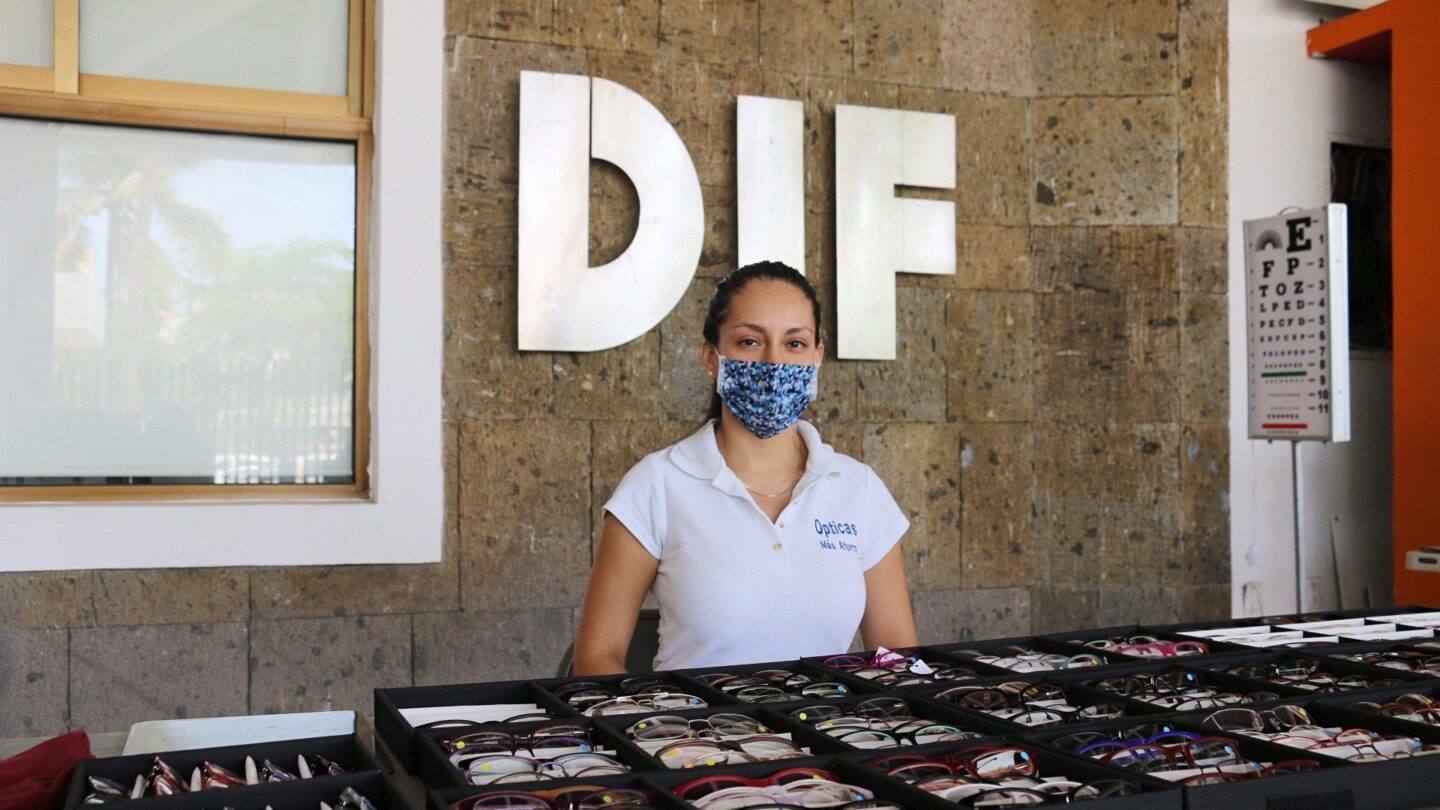 reanuda dif vallarta servicio de lentes a bajo costo Reanuda DIF Vallarta servicio de lentes a bajo costo |