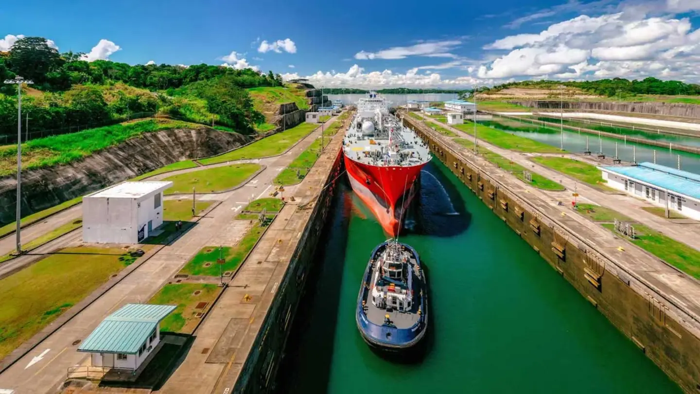 reduccion de cruces diarios en el canal de panama debido a la escasez de agua Reducción de cruces diarios en el Canal de Panamá debido a la escasez de agua |