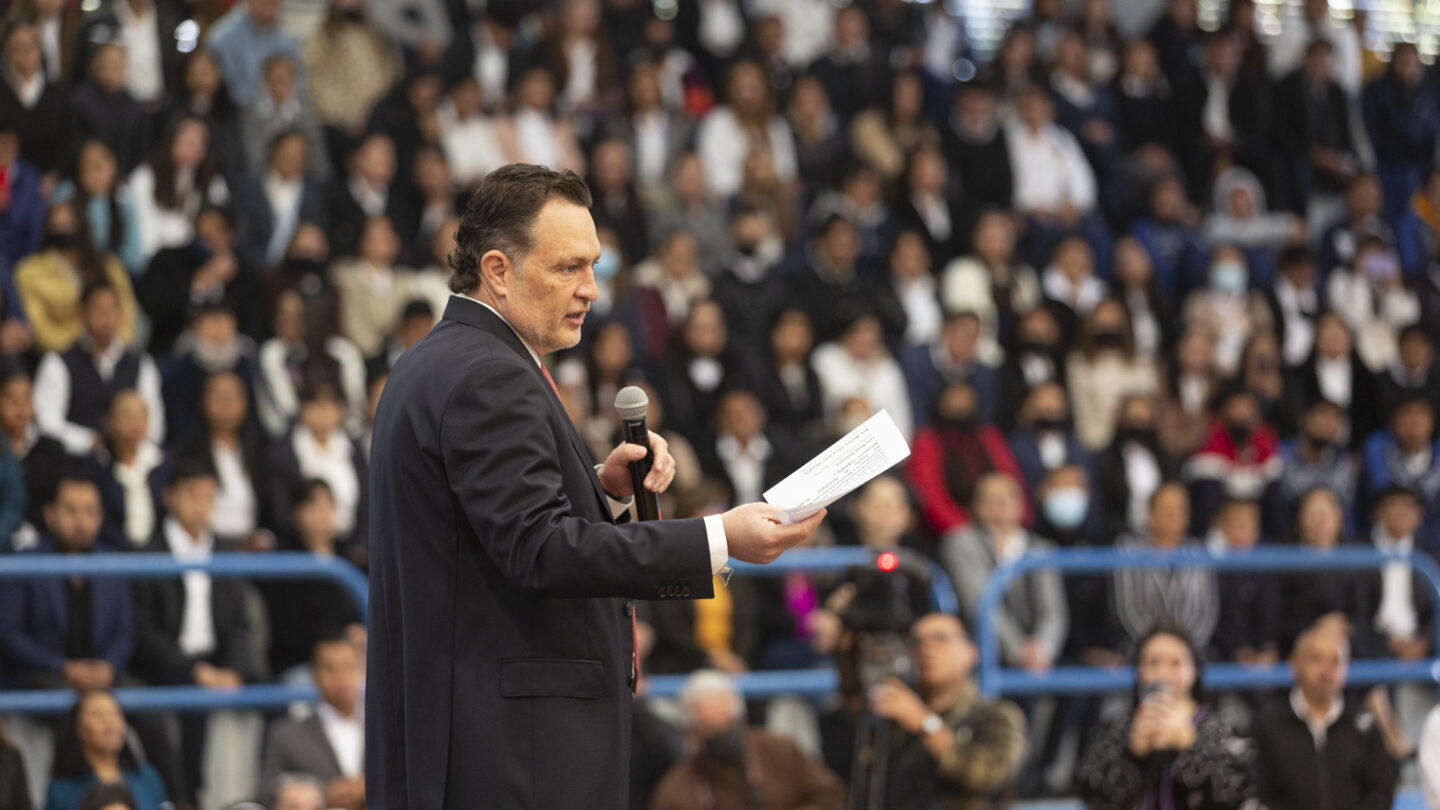se debe reconocer labor de los docentes kuri Se debe reconocer labor de los docentes Kuri |