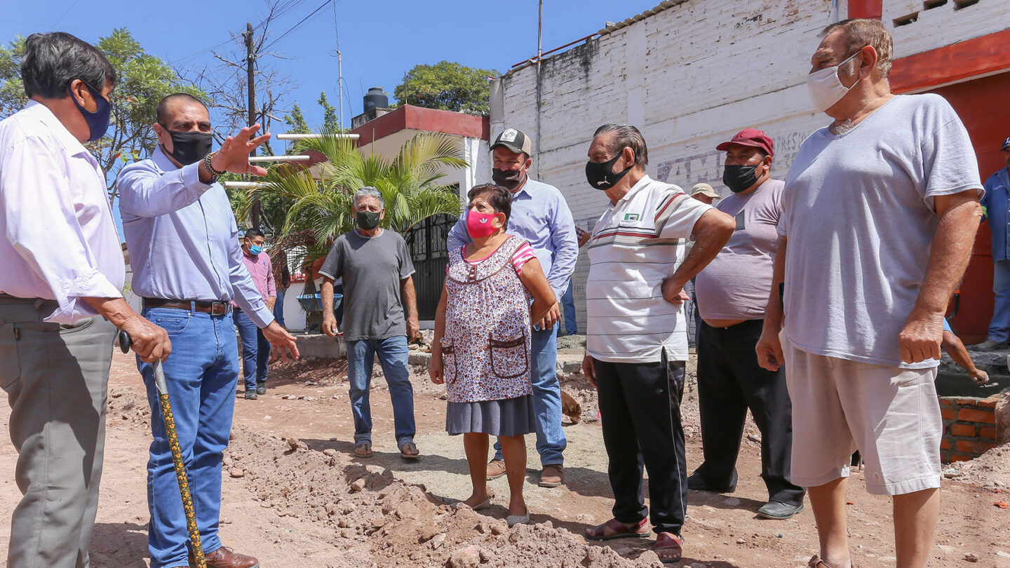 voy a presumir con mis hijas que ahora si vivo en calle buena Voy a presumir con mis hijas que ahora sí vivo en calle buena |