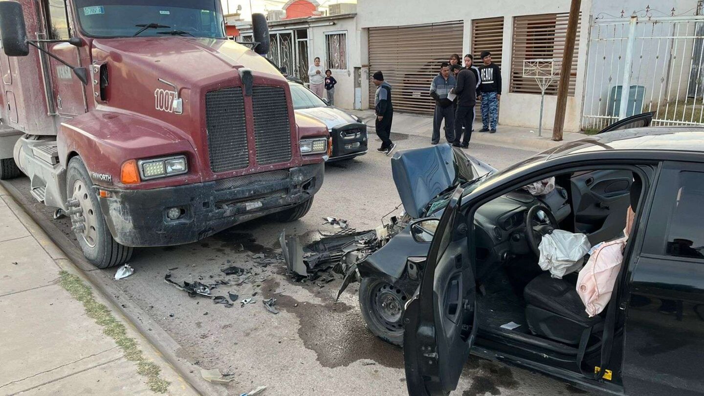 vuelco de camioneta de tres toneladas en la carretera federal 45 deja afortunadamente sin heridos Vuelco de camioneta de tres toneladas en la carretera federal 45 deja afortunadamente sin heridos |
