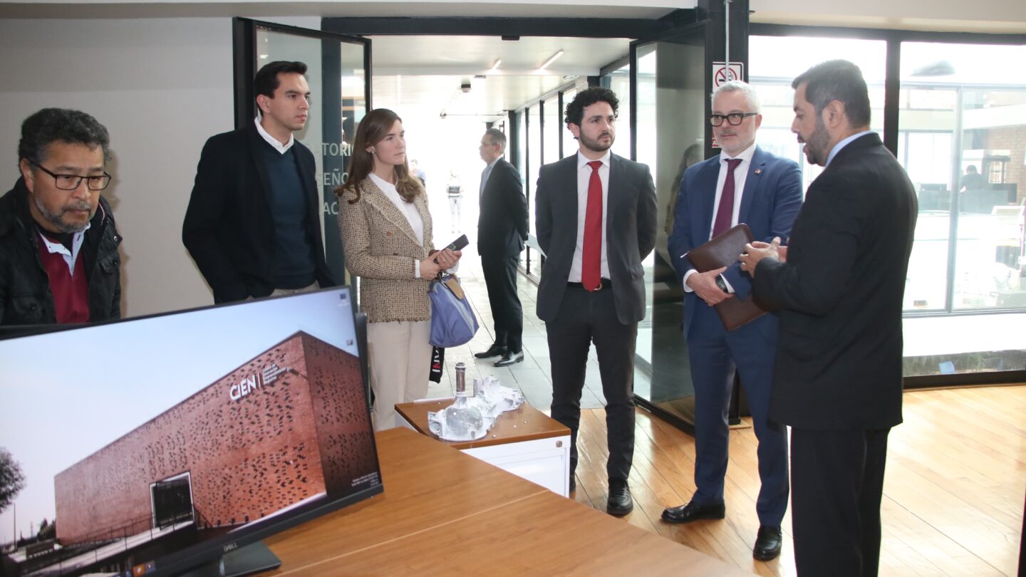 310124 ECONOMIA A5 | México Ahora Presenta gobierno estatal Invest in Puebla a embajador de Suiza
