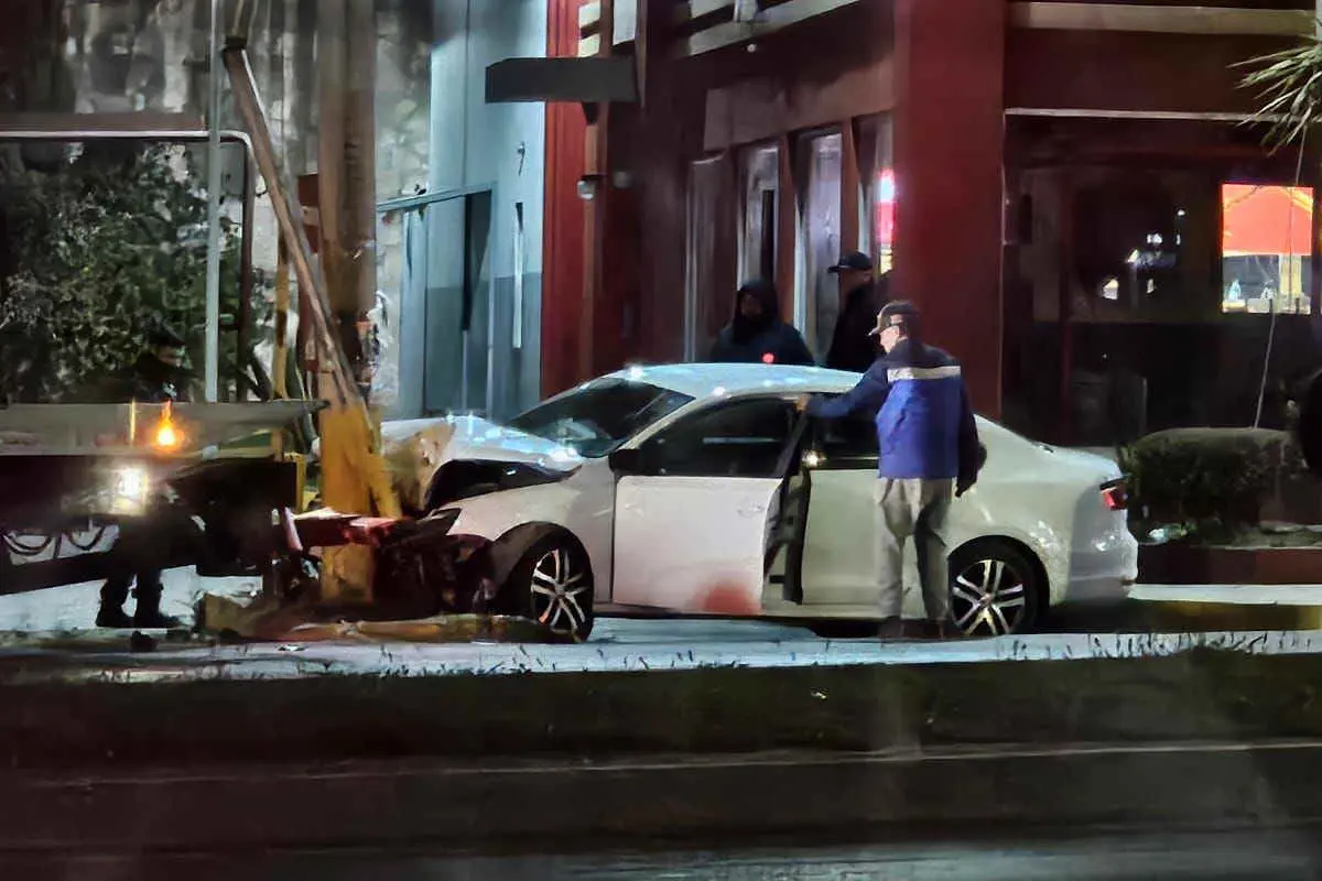 accidente vial frente al restaurante kfc en zacatecas causa afectaciones en la circulacion Accidente vial frente al restaurante KFC en Zacatecas causa afectaciones en la circulación |