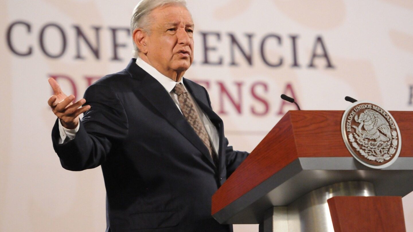 amlo desestima posibilidad de golpe de estado del poder judicial y llama a respetar la voluntad del pueblo mexicano AMLO desestima posibilidad de golpe de estado del Poder Judicial y llama a respetar la voluntad del pueblo mexicano |