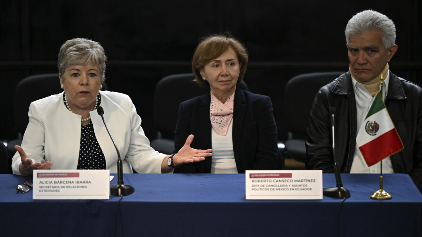 mexico rompe relaciones con ecuador tras asalto a embajada canciller alicia barcena México rompe relaciones con Ecuador tras asalto a Embajada Canciller Alicia Bárcena |