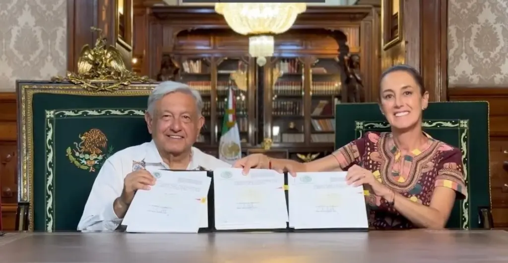 cenando-amlo-promulga-reforma-judicial-diario-oficial-15-septiembre-grito | México Ahora