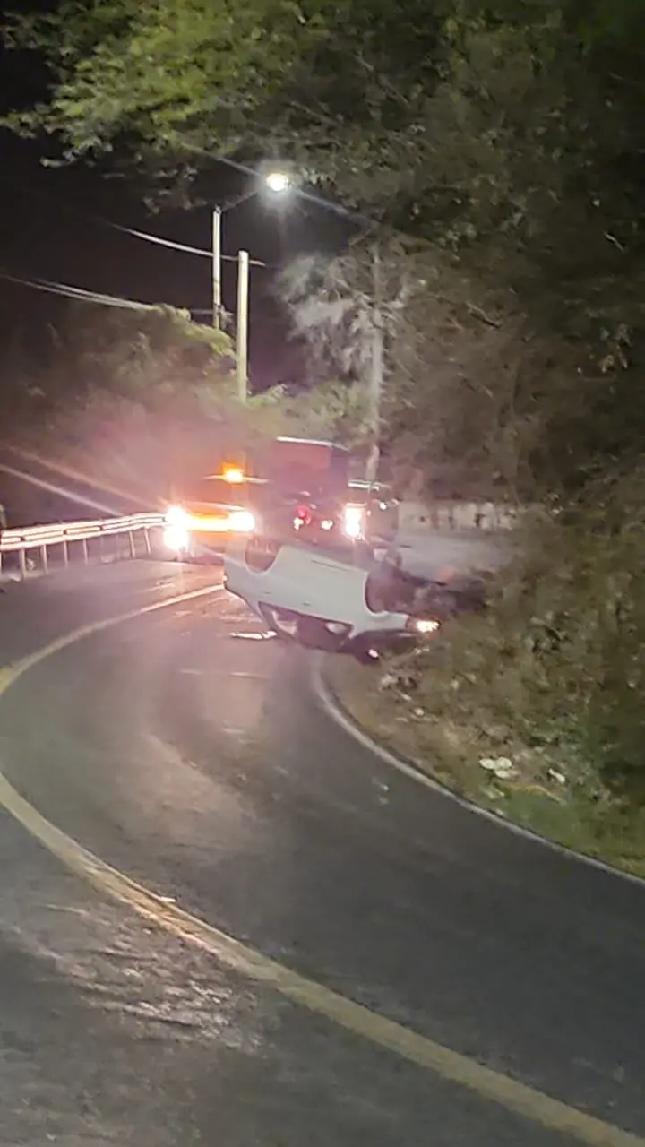 aparatosa volcadura en la sjr xilitla Aparatosa volcadura en la SJR Xilitla | Aparatosa volcadura en la SJR Xilitla Noticias de Querétaro