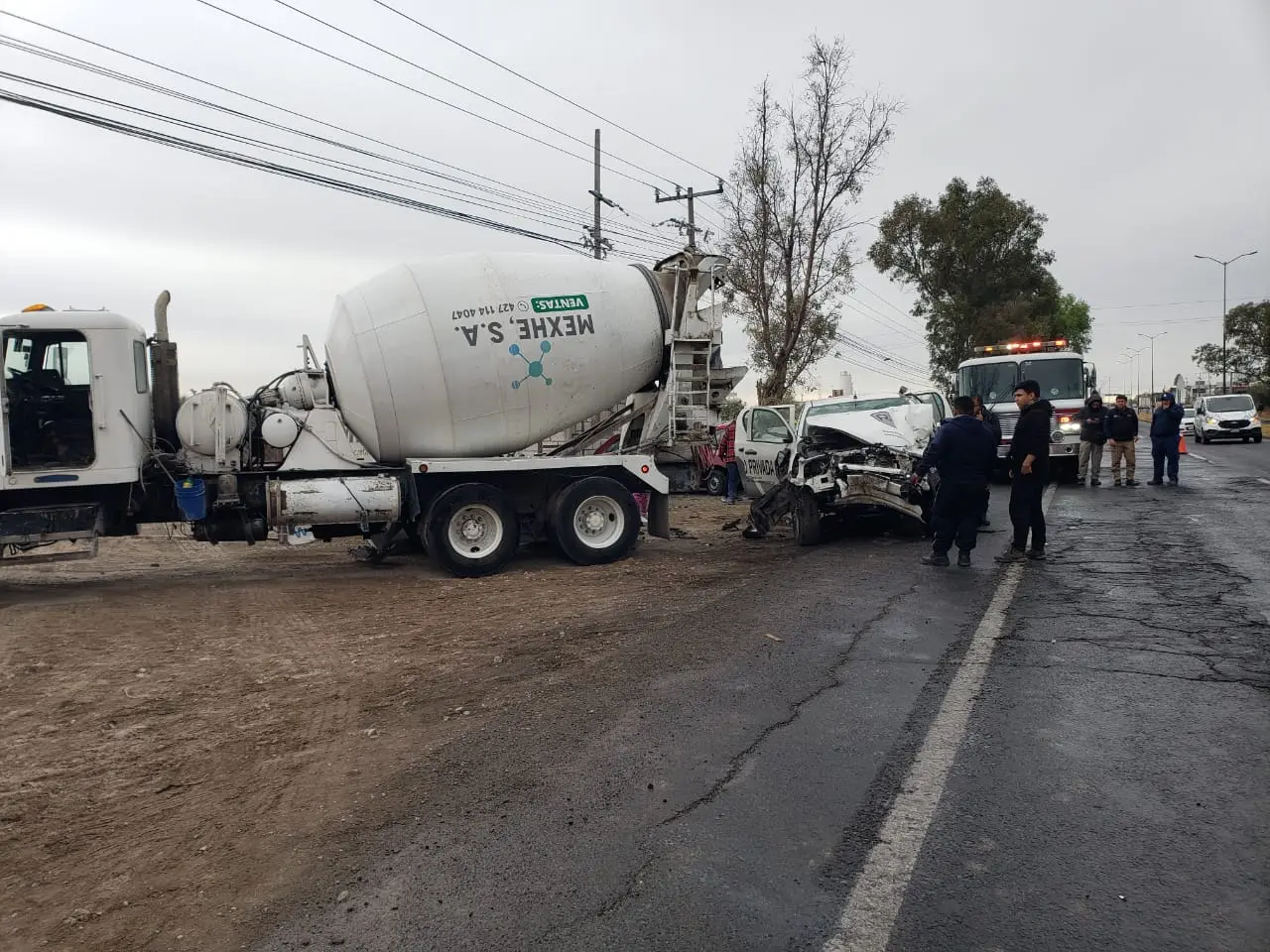 camioneta-de-seguridad-privada-es-impactada-y-proyectada-contra-revolvedora | México Ahora Camioneta de seguridad privada es impactada y proyectada contra