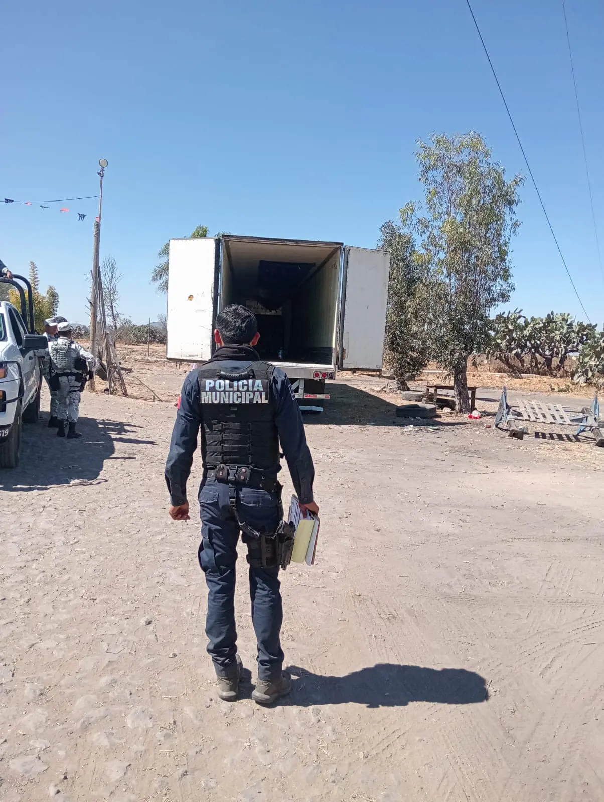 lo detienen con tractocamion recien robado Lo detienen con tractocamión recién robado | Recuperan tracto camión robado en Pedro Escobedo con apoyo de la