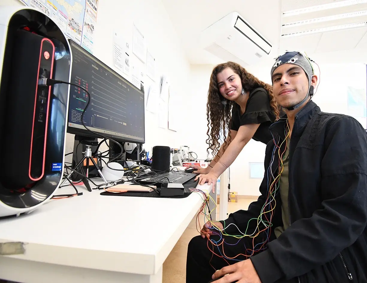 uteq-incita-a-estudiar-la-carrera-de-ingenieria-en-nanotecnologia | México Ahora UTEQ invita a estudiar la Ingeniería en Nanotecnología eQROnomía