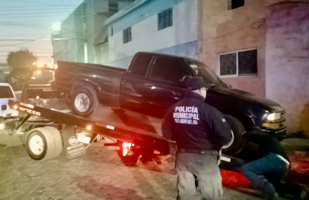 aseguran-a-cuatro-personas-por-robo-equiparado-de-vehiculo-yportacion-de-armas-prohibidas | México Ahora Aseguran a cuatro personas por robo equiparado de vehículo y