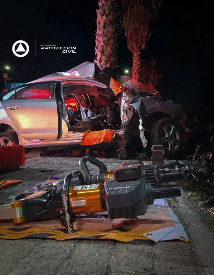 automovilista-prensado-tras-colision-con-una-palmera | México Ahora Automovilista prensado tras colisión con una palmera Noticias de