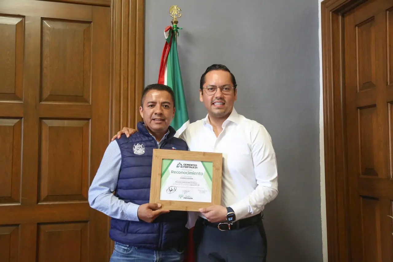 cementos-fortaleza-reconoce-a-corregidora | México Ahora Chepe Guerrero recibe reconocimiento para Corregidora por