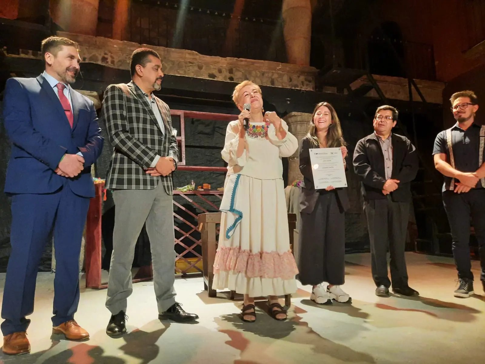rinde-uaq-homenaje-a-lupita-y-guillermo-smythe-por-labor-en-el-teatro-local-nacional-e-internacional | México Ahora Rinde UAQ homenaje a Lupita y Guillermo Smythe por labor en el