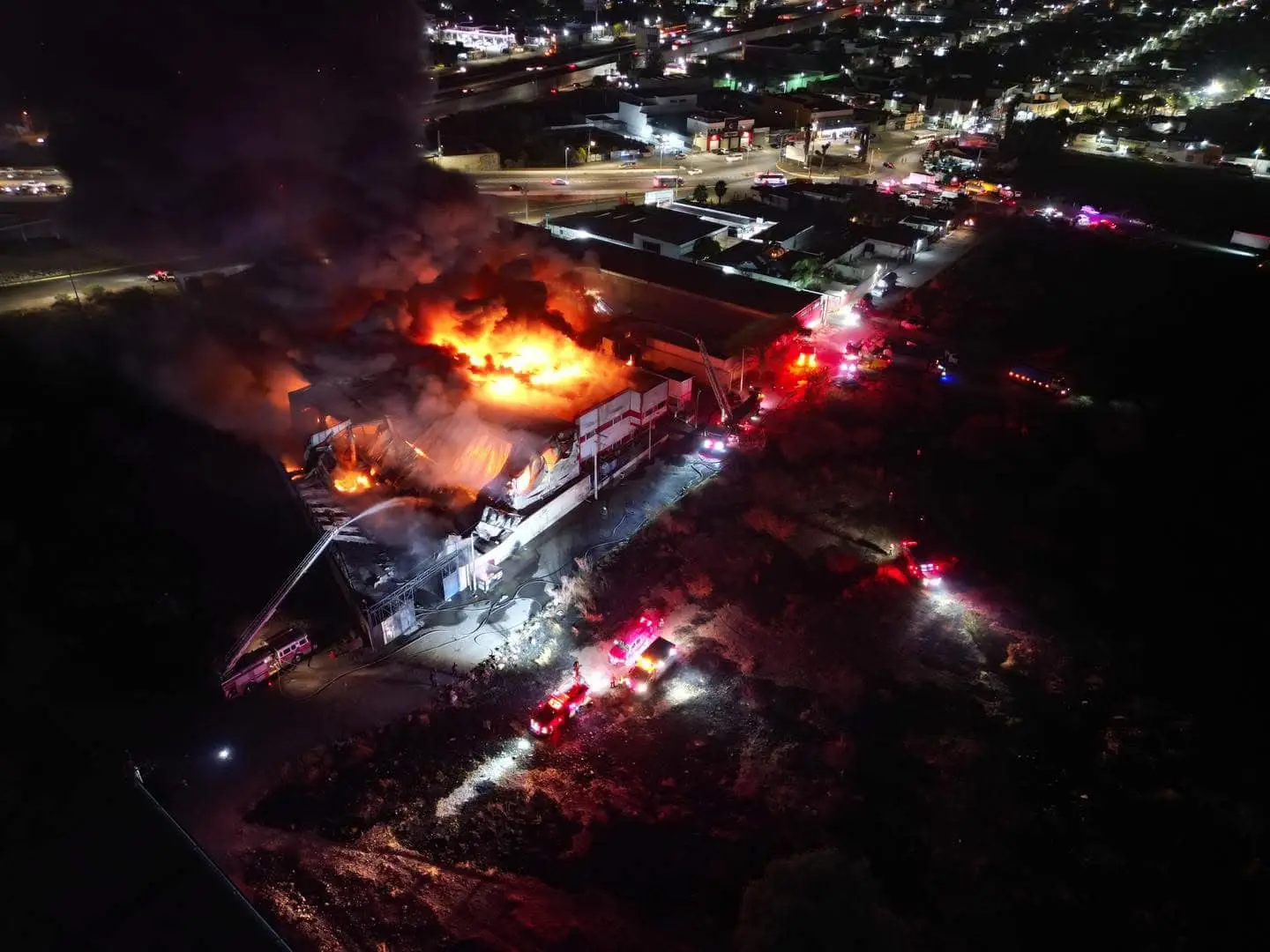 voraz-incendio-en-empresa-de-srj | México Ahora Voraz incendio en empresa de SRJ Noticias de Querétaro