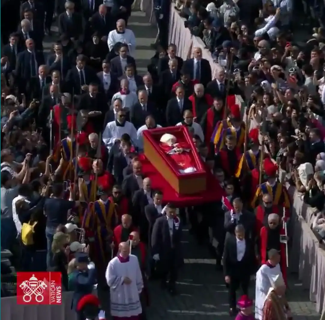 largas-filas-para-despedir-al-papa-francisco-el-feretro-ya-se-encuentra-en-la-basilica-de-san-pedro | México Ahora Largas filas para despedir al Papa Francisco el féretro ya se