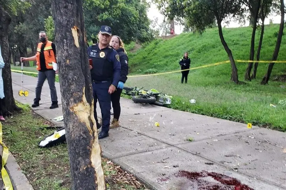 muere-motociclista-al-estrellarse-contra-un-arbol | México Ahora Muere motociclista tras estrellarse vs árbol en Xochimilco