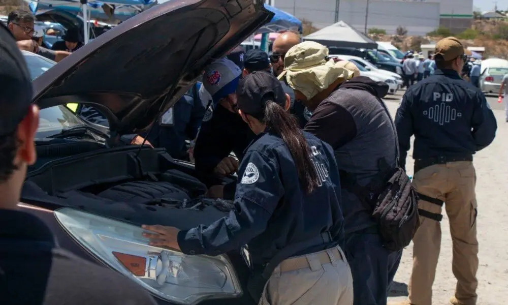 realiza-fgeq-revision-en-tianguis-vehicular-del-ecocentro-expositor | México Ahora Realiza FGEQ revisión en tianguis vehicular del Ecocentro