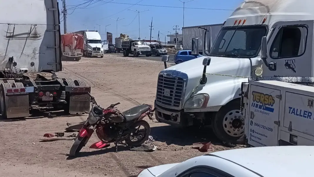 muere-al-ser-embestido-por-un-trailer | México Ahora Motociclista muere al ser embestido por un tráiler en La