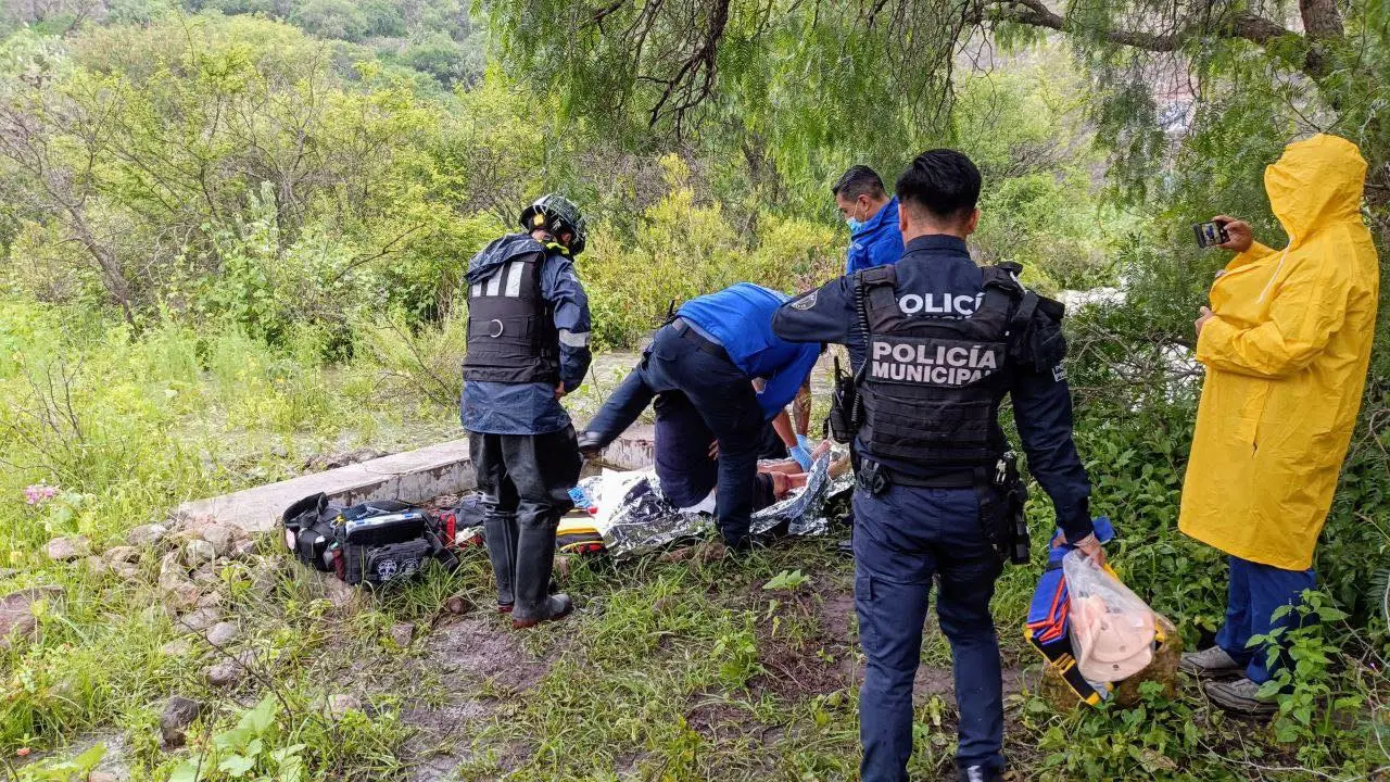 adolescente-cayo-en-la-cortina-de-agua-en-la-presa-santa-cataria-y-fue-arrastrado | México Ahora Adolescente cayó en la cortina de agua en la presa Santa Cataria y