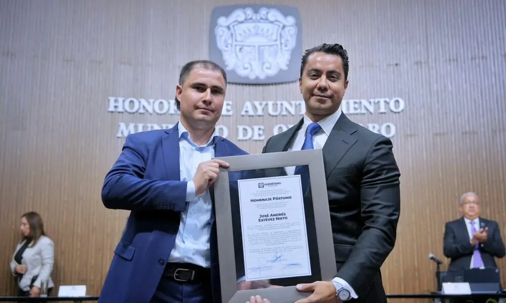 entrega-el-ayuntamiento-de-queretaro-preseas-y-homenaje-a-andres-esteves | México Ahora Entrega el Ayuntamiento de Querétaro preseas y homenaje a Andrés